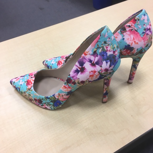Vince Camuto Shoes - Vince Camuto callista floral heels